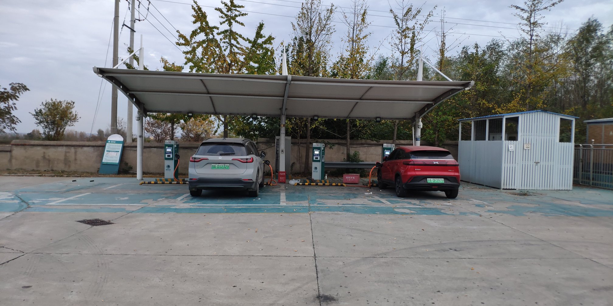 在大溪河服务区偶遇蔚