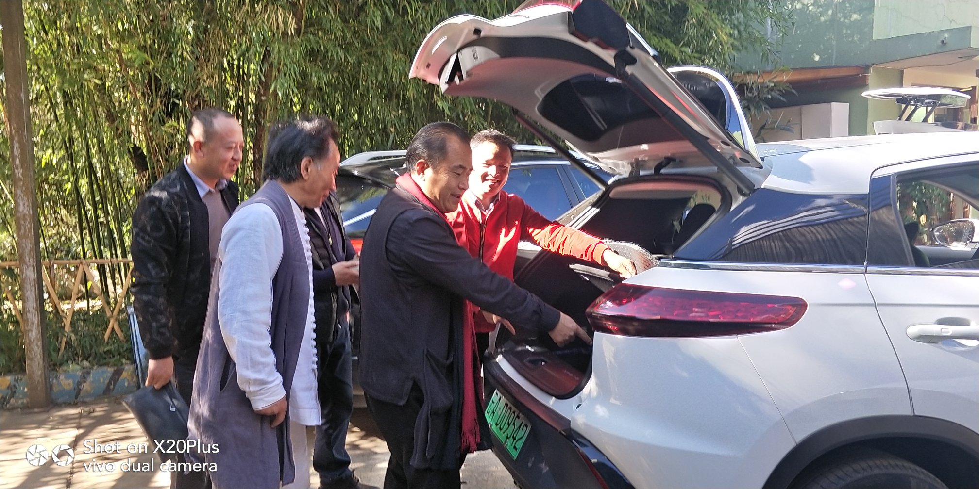 花厅长哈尼王长和各